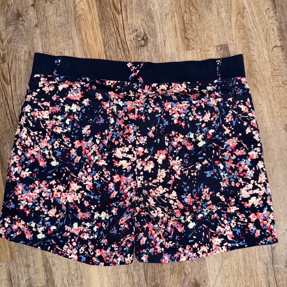LEE Riders • Floral Mid Rise Stretch Shorts - Picture 7 of 7